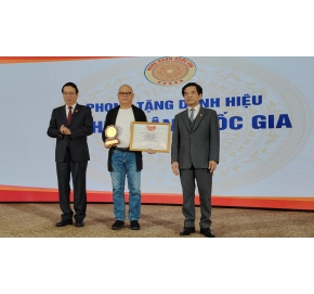 Đón nhận danh hiệu NGHỆ NHÂN QUỐC GIA tranh gáo dừa