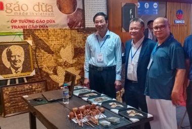 Triển lãm Mosaic gáo dừa 