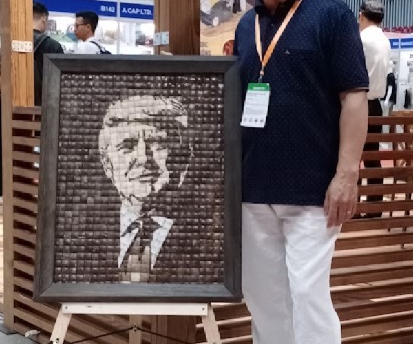 Tranh gáo dừa Ngài  Donald Trump