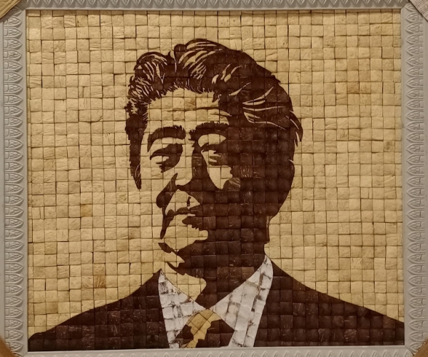 Tranh gáo dừa Thủ Tướng  Nhật  Shinzo Abe