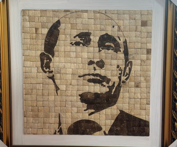 Tranh chân  Ngài Putin  số  01  chế tác từ gáo dừa